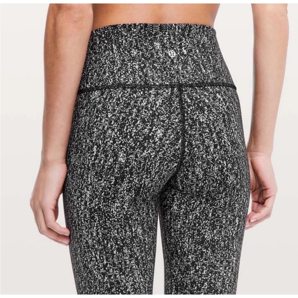 Lululemon Wunder Under Hi-Rise leggings in size 7/8